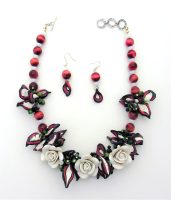 Floral
Adriana Walker
necklace and earrings
$188