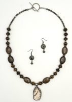 Tigre
Adriana Walker
Necklace and Earrings
Tiger eye - pyrite - Pietersite beads with bone
$198